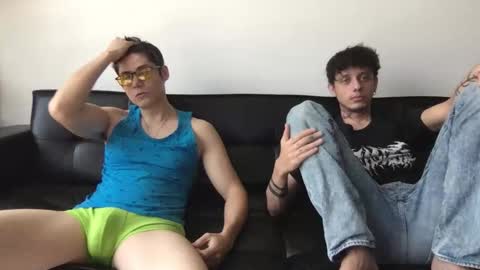 Snapshot of twinksguys360 chatting on February 14, 5:14 pm Derrick online show from February 14, 5:14 pm