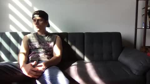 Snapshot of twinksguys360 chatting on October 31, 9:04 pm Derrick online show from October 31, 9:04 pm