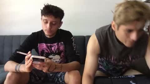 Snapshot of twinksguys360 chatting on October 19, 5:28 pm Derrick online show from October 19, 5:28 pm