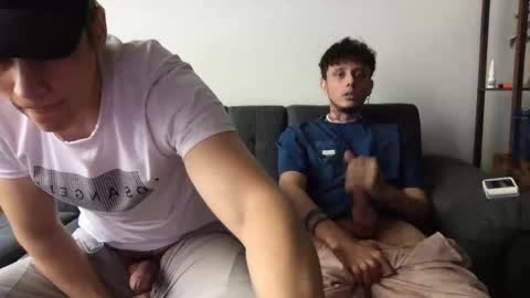 Snapshot of twinksguys360 chatting on October 23, 3:13 pm Derrick online show from October 23, 3:13 pm