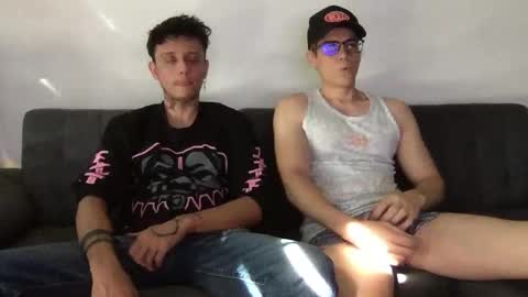 Snapshot of twinksguys360 chatting on October 13, 9:28 pm Derrick online show from October 13, 9:28 pm