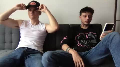 Snapshot of twinksguys360 chatting on October 18, 5:28 pm Derrick online show from October 18, 5:28 pm