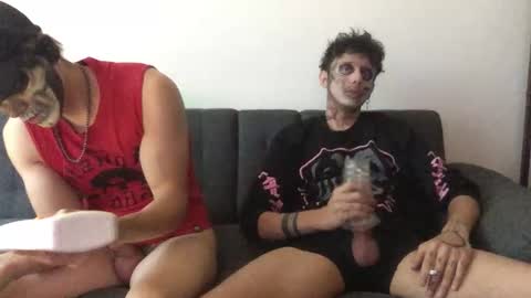 Snapshot of twinksguys360 chatting on October 27, 5:13 pm Derrick online show from October 27, 5:13 pm