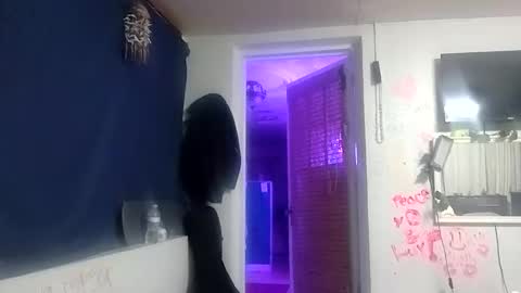 Twocrazy85 online show from November 19, 7:18 am