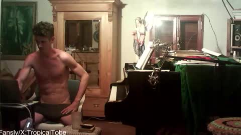 TobeBritta online show from February 3, 10:47 pm