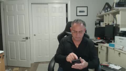 Twopeopleinlove online show from December 1, 10:57 am