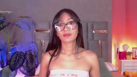 Snapshot of tyla_ks chatting on October 27, 7:36 pm tyla_ks online show from October 27, 7:36 pm