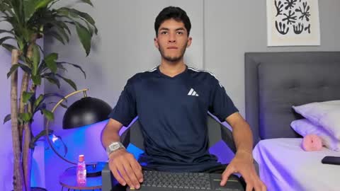 Tyler Fox online show from June 11, 9:57 pm
