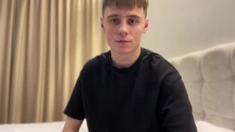 Snapshot of tyler_garrner chatting on September 15, 6:20 pm tyler_garrner online show from September 15, 6:20 pm