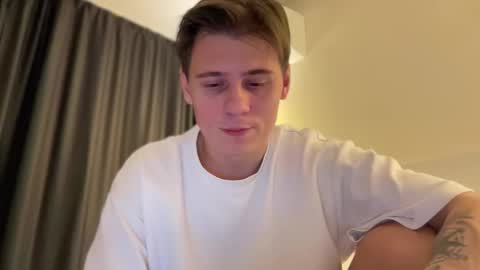 Snapshot of tyler_garrner chatting on October 25, 2:50 pm tyler_garrner online show from October 25, 2:50 pm