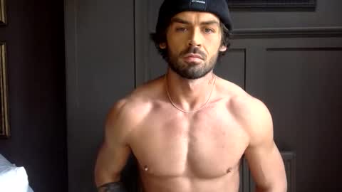 Snapshot of tylerjamesxxx_ chatting on September 11, 9:32 am tylerjamesxxx_ online show from September 11, 9:32 am