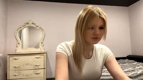 Anny online show from March 7, 4:18 pm