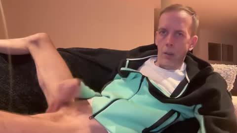 Snapshot of tyronev70 chatting on December 17, 5:58 pm Ty online show from December 17, 5:58 pm