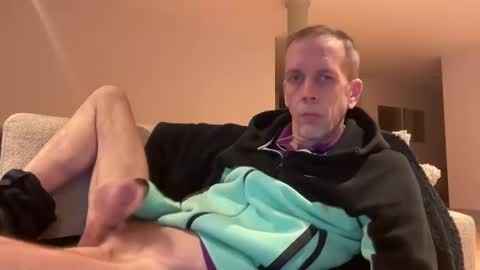 Snapshot of tyronev70 chatting on December 11, 5:25 pm Ty online show from December 11, 5:25 pm