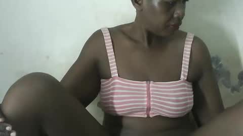 ugandan_quin online show from January 6, 5:19 am