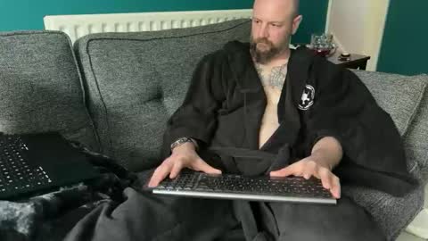 ukgooner87 online show from April 12, 3:05 pm