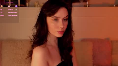 Una  online show from March 18, 9:26 am