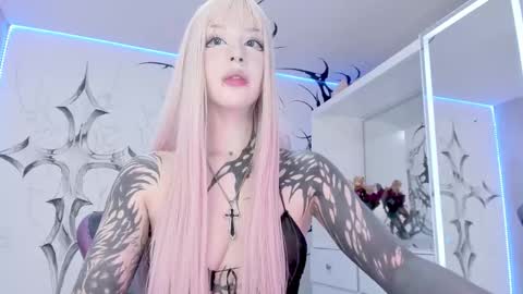 Snapshot of unachimbaherida chatting on February 19, 3:28 am Elle Danielle online show from February 19, 3:28 am