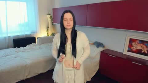 Lyna online show from March 5, 1:53 pm