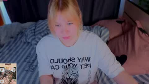 unburntkatniss online show from May 16, 2:08 am