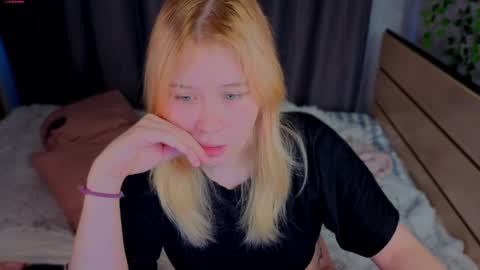 unburntkatniss online show from May 22, 2:35 pm