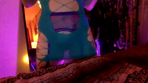 underground_babe online show from November 7, 8:39 am