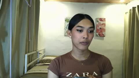 ur_dazzlingmorenaxx online show from August 3, 5:09 am