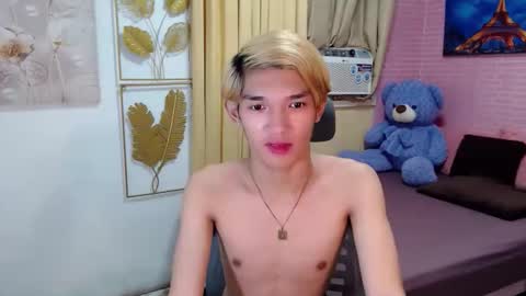 urasian_john20 online show from May 28, 7:28 am