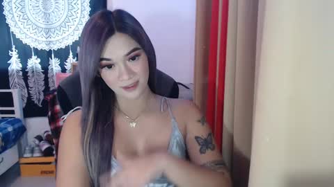 Snapshot of urasiandreamgirlxxx chatting on December 4, 8:28 am jess online show from December 4, 8:28 am