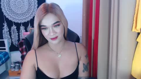 Snapshot of urasiandreamgirlxxx chatting on December 6, 9:38 am jess online show from December 6, 9:38 am