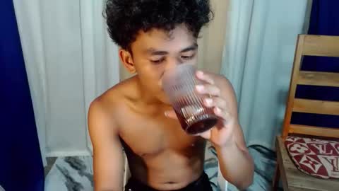 urboyvenz online show from April 27, 5:49 am