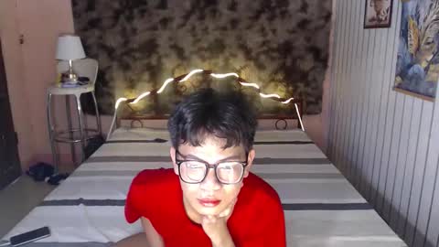urdreamboy_doms online show from May 19, 5:03 am
