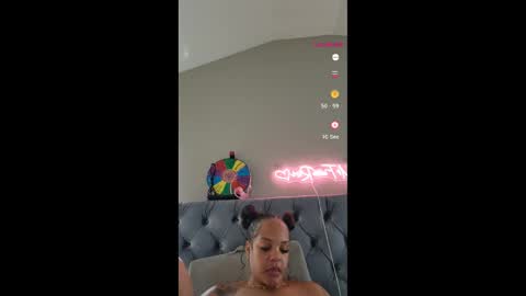 urfaveriri online show from November 8, 3:59 pm