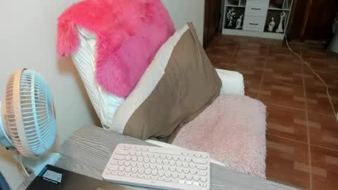 urhotmistress02 online show from June 13, 3:39 am