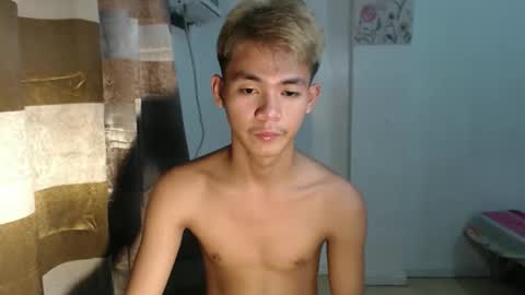 Snapshot of urhotpinoy_izaac chatting on October 25, 6:08 pm simeon ulok online show from October 25, 6:08 pm
