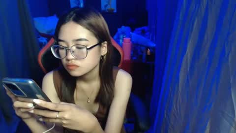 urlovelychinita online show from February 1, 8:50 am