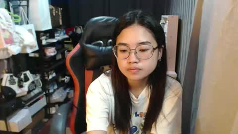 urlovelychinita online show from October 10, 7:52 pm