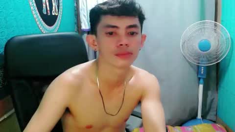 urlover_boy online show from December 3, 6:58 am