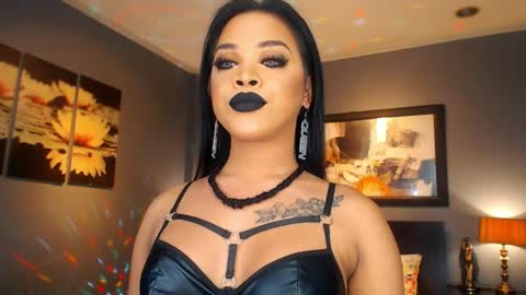 UrMajestyTyra online show from April 2, 11:55 pm