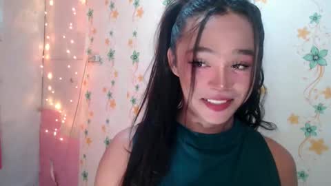 TYRA online show from March 3, 8:49 pm