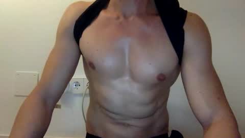 urxtoyboy online show from April 20, 9:40 pm