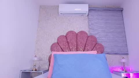 Vaiolet colls online show from June 18, 11:48 am