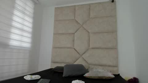 V A I O L E T T  S M I T H online show from November 1, 12:15 pm