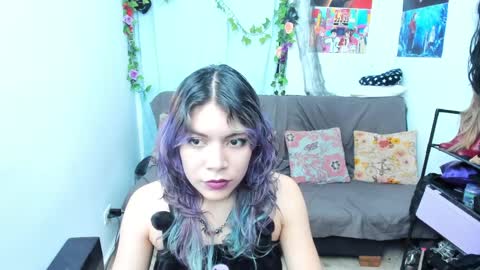 Vaiolet1314 online show from April 8, 2:36 am