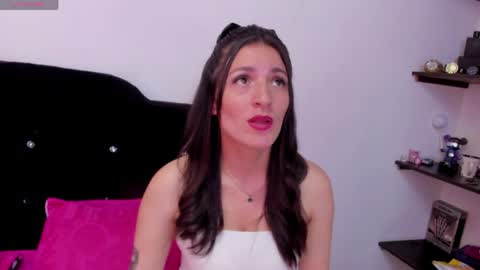 valemorales413 online show from April 5, 3:20 pm