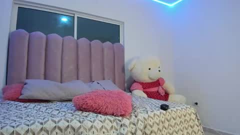 valen_202 online show from May 28, 7:01 pm