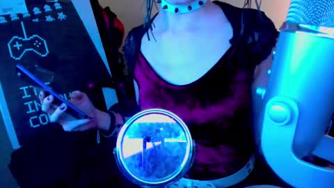 Tina Bates online show from September 16, 9:01 am