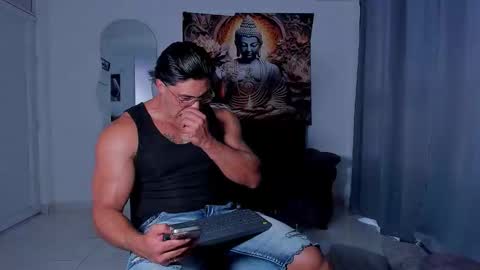Snapshot of valentino_dossantos chatting on October 21, 8:12 pm online show from October 21, 8:12 pm
