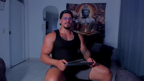 Snapshot of valentino_dossantos chatting on September 26, 10:29 pm online show from September 26, 10:29 pm