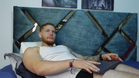 Snapshot of valentino_ferrari28 chatting on October 8, 1:57 am Valentino Ferrari online show from October 8, 1:57 am